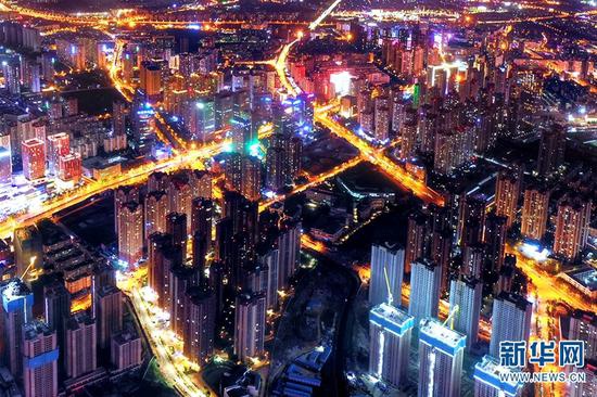 图为航拍视角下的昆明夜景(摄于6月1日)。新华网发(崔永江 摄)