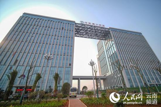 滇中新区管委会办公楼。(供图)