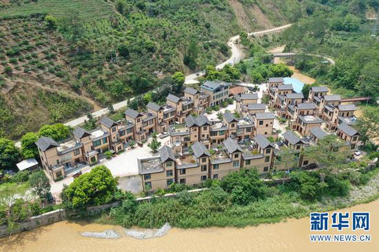 红河州屏边县湾塘乡阿碑村委会沿溪村2020年新貌。新华网发(湾塘乡政府供图)