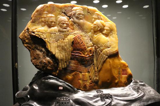黄龙玉雕刻作品(王娅男/摄)