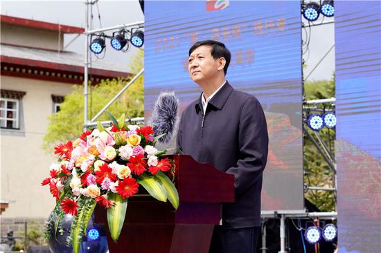 (中共迪庆州委书记王以志致辞)