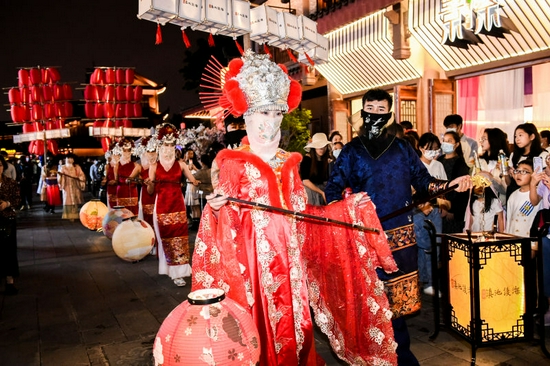 体验式提灯巡游《后海拾光》
