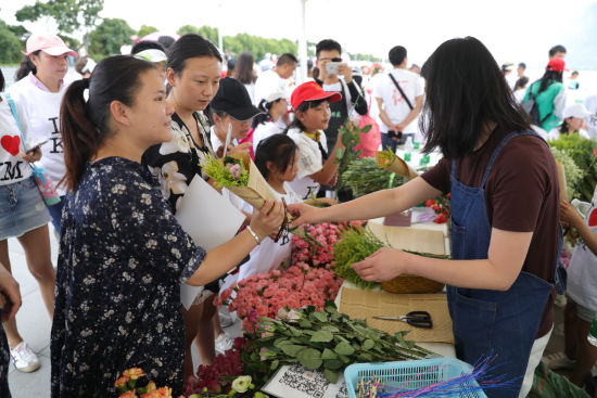 走路买花都是做公益