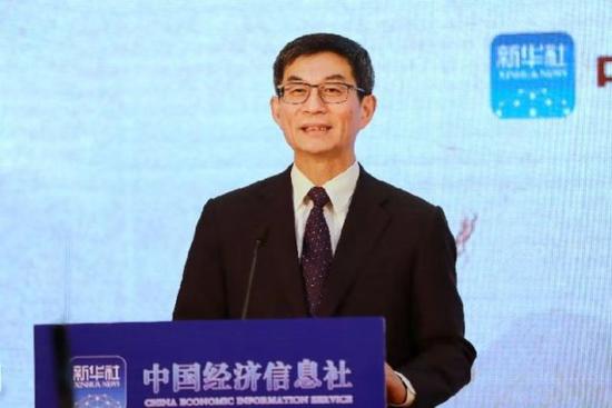 图为新华社副社长兼秘书长刘正荣在新华·云南(普洱)咖啡价格指数发布会上致辞