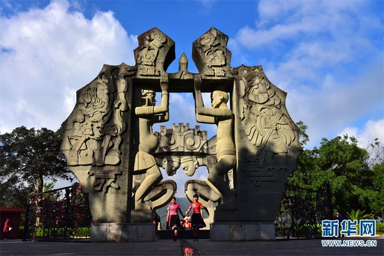 普洱市墨江哈尼族自治县北回归线标志园(资料图)。新华网发(陈明贵 摄)