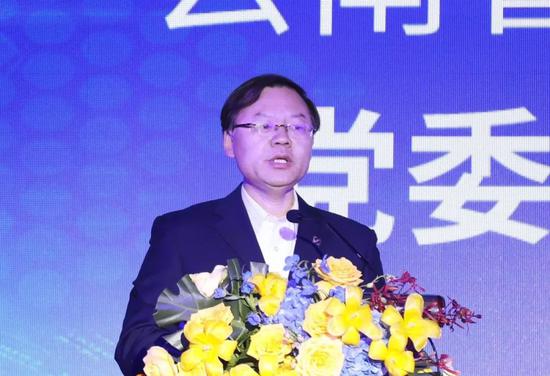 图为云投集团党委书记、董事长邱录军