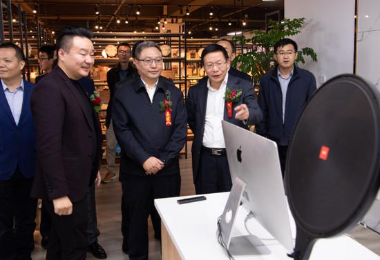 参观基地 通讯员冯靖凯/摄