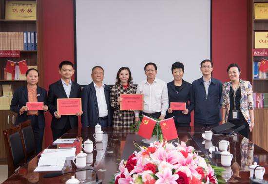 走访慰问昆三中经开区学校