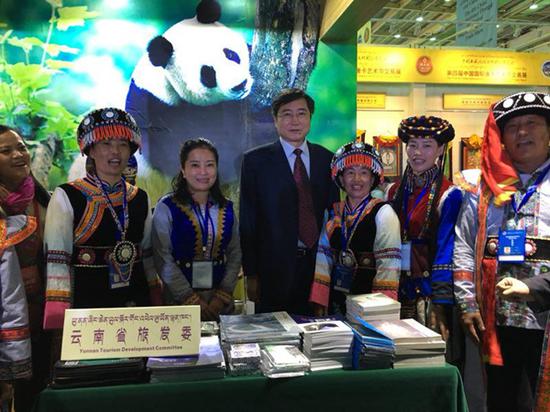国家文化和旅游部副部长张旭与代表团亲切合影
