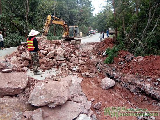 竹箐至县城道路养护