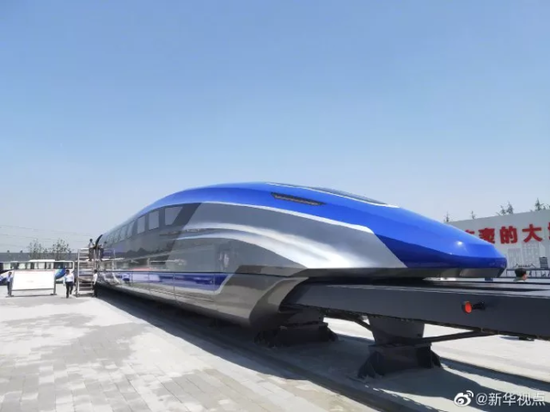 时速可达600km/h的高速磁悬浮列车/图片据新华视点