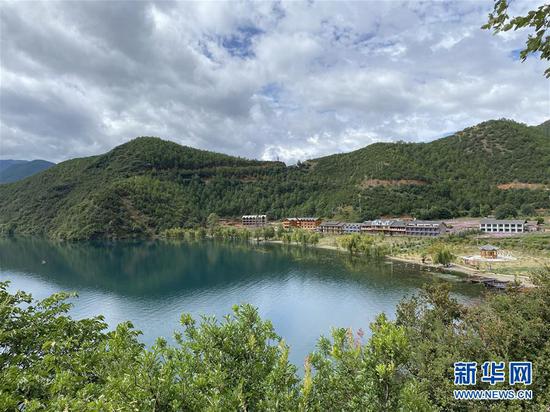 这是9月27日拍摄的云南省丽江市泸沽湖秋日景色。 新华社记者 安晓萌 摄