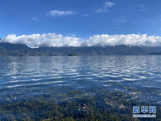 这是9月27日拍摄的云南省丽江市泸沽湖秋日景色。 新华社记者 安晓萌 摄