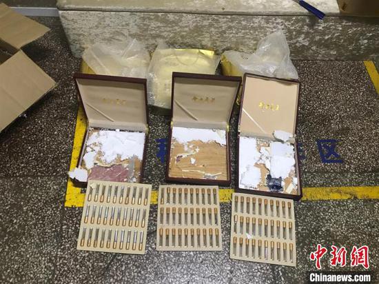 图为藏毒的冬虫夏草礼盒。普洱边境管理支队提供