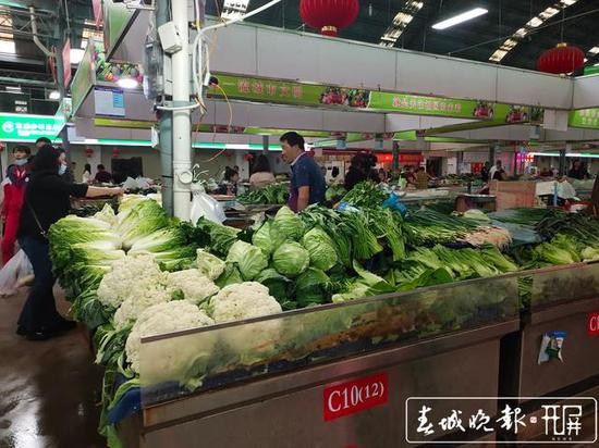 昆明东站农贸市场 春城晚报-开屏新闻资料图