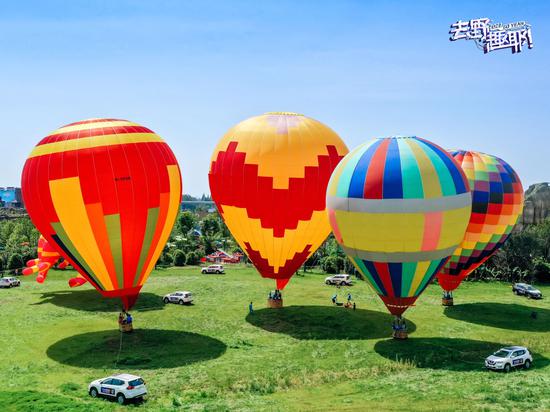 成都文旅城热气球成网红打卡点