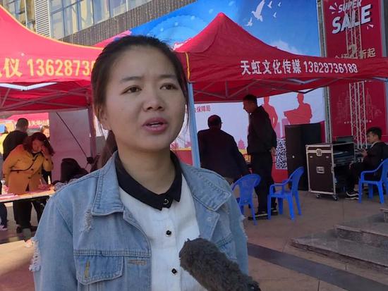 采访应聘大学生周丝