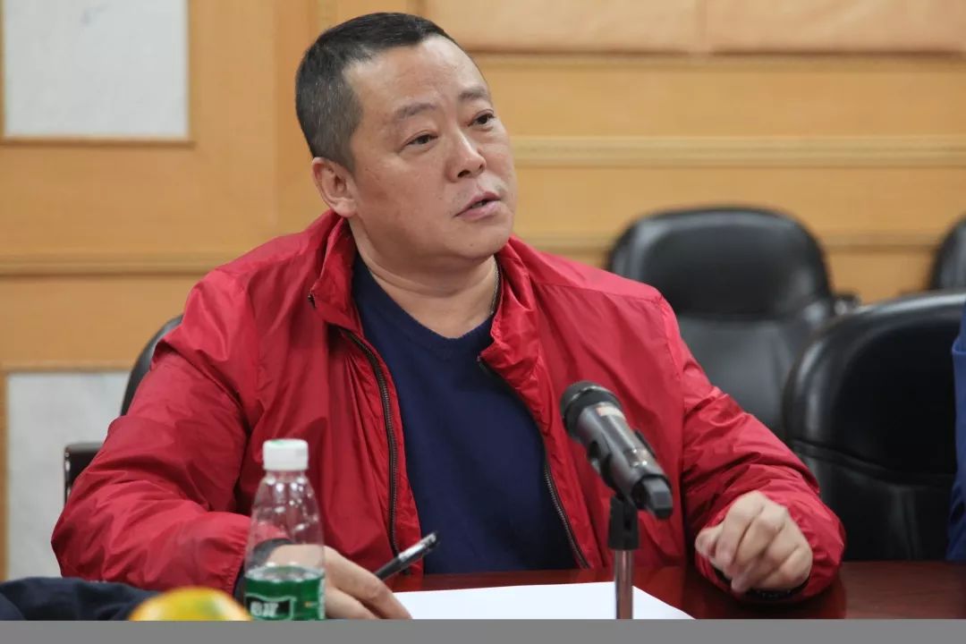 《为国而歌》导演 青山