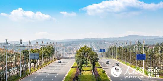 滇中新区嵩昆大道。(供图)