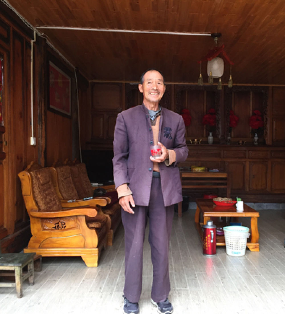 ▲界务员蔡文香在位于腾冲市猴桥镇的家中。新华每日电讯记者林碧锋摄