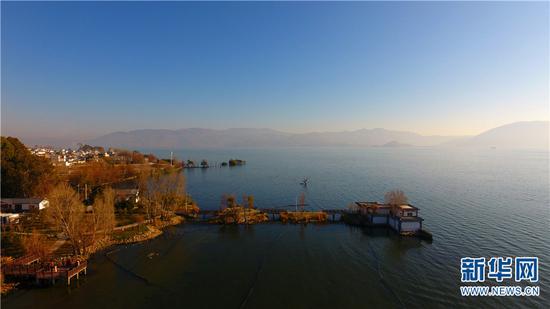 图为航拍洱海之畔的古生村。