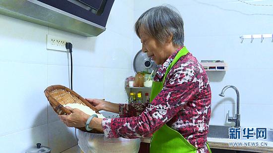 金糯华蒸糯米饭(9月10日摄)。新华网发(李丹 摄)