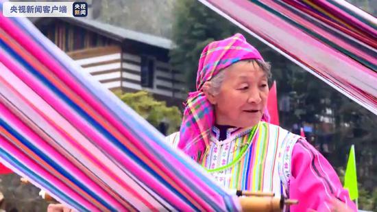 △独龙族群众发展特色产业旅游扶贫