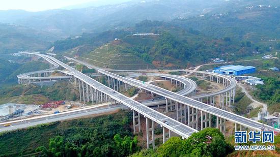 2021年1月30日,墨临高速公路昔归立交。新华网发(杨归田 摄)