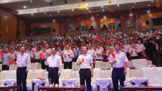 《没有共产党就没有新中国》全场合唱
