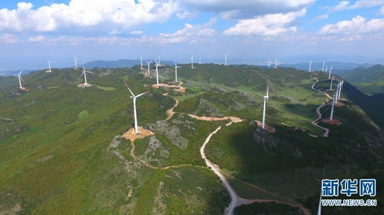  宾川县乌龙坝风力发电项目（资料图）。新华网发（宾川县委宣传部供图）