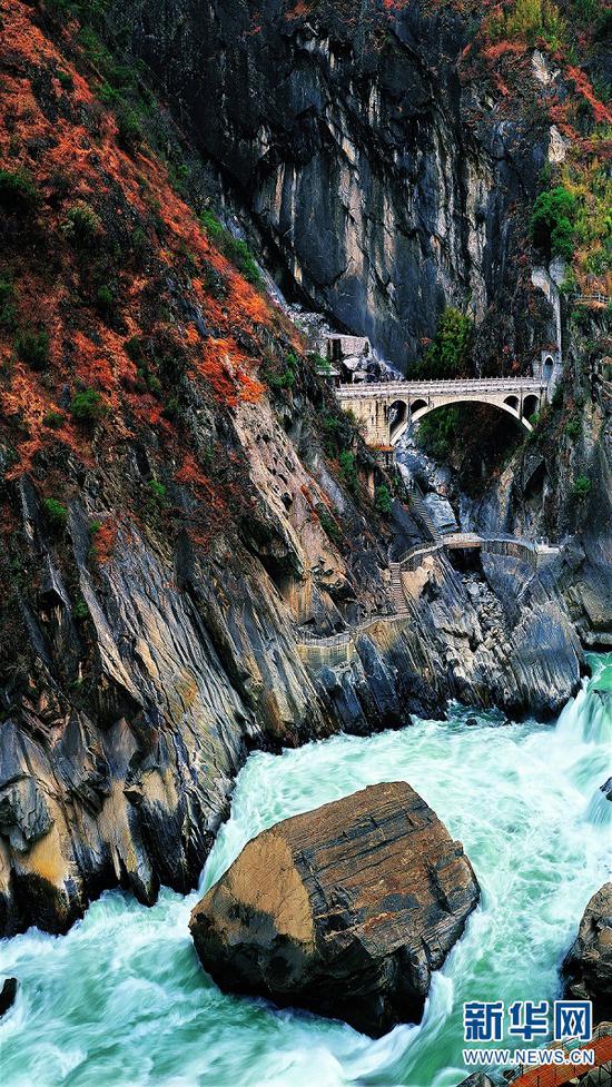 虎跳石(迪庆州旅发委供图)