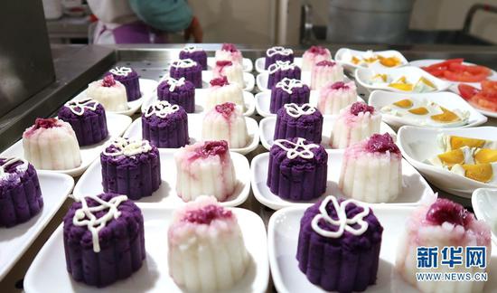 云大食堂供应的玫瑰创意料理。新华网 谭晨 摄