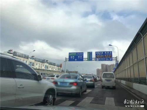 二环已经成为“停车场”。