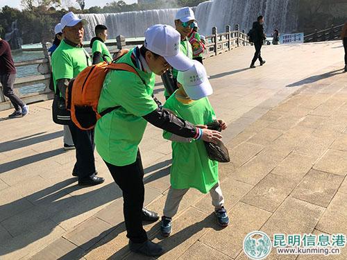 把捡到的垃圾保存好
