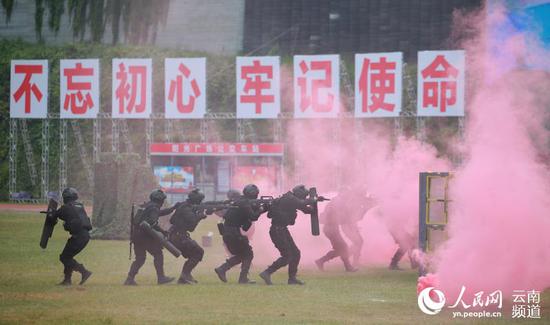 超燃!新型警用装备亮相 云南省举行全警实战大练兵