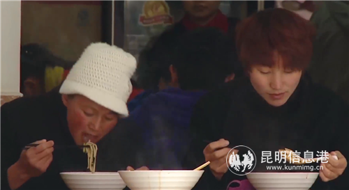 小锅米线等小吃,始终是昆明人的最爱