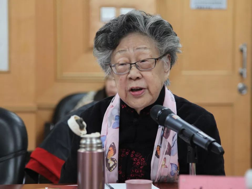 北京师范大学资深教授 黄会林