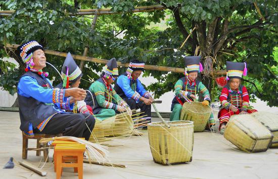 昌宁卡斯大竹林村民小组重拾竹编工艺走出致富路
