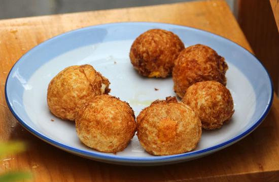 松山油煎球形鸡蛋