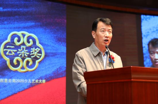 (云朵奖·少儿艺术大赛启总顾问、原云南省舞蹈家协会秘书长邓辉致辞)