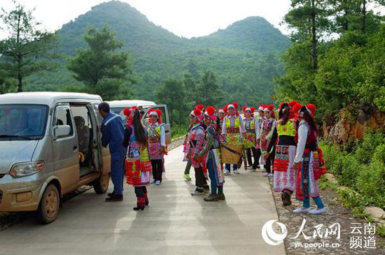 云南少数民族群众出行 供图