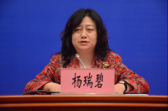 (云南省人民政府法制办公室副主任杨瑞碧)