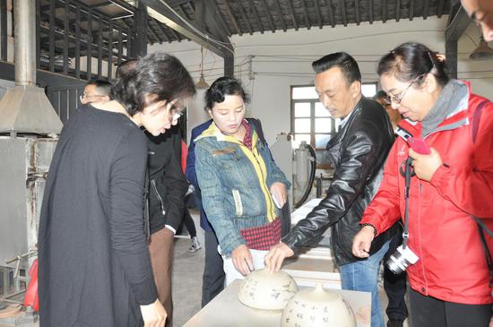 实地调研建水紫陶产业发展情况