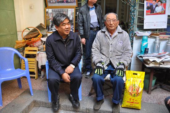 看望慰问老干部彭彬