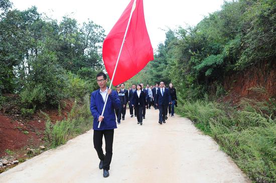 重走圭山游击队路
