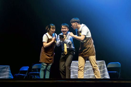 《乌托咖啡馆》演出现场。摄影:鲍禹