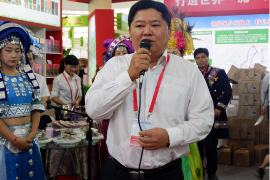 临沧市副市长赵子杰现场推荐云县手撕鸡