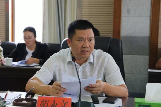 ▲县委副书记范永文汇报孔子文化节筹备工作情况