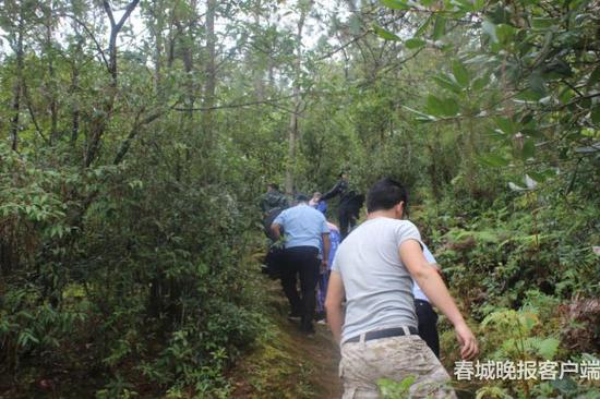 为破案,专案民警踏遍当地每条山岭。