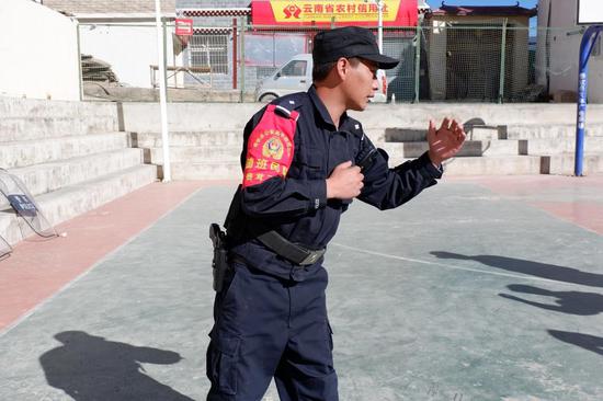 羊拉派出所民警鲁茸丁争